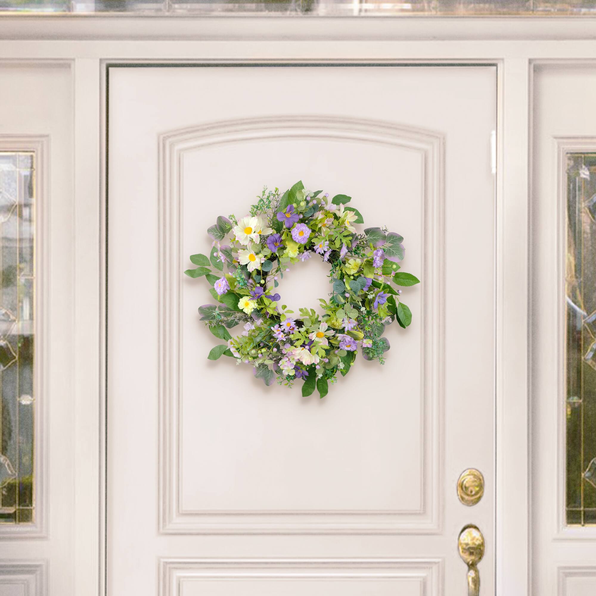 24" Purple & White Spring Daisy Floral Wreath